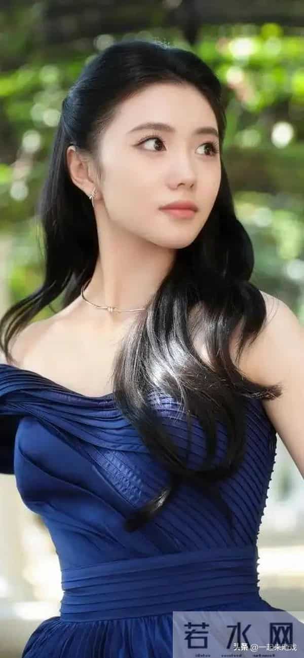 刘浩存绝美性感，气质封神惊艳瞬间