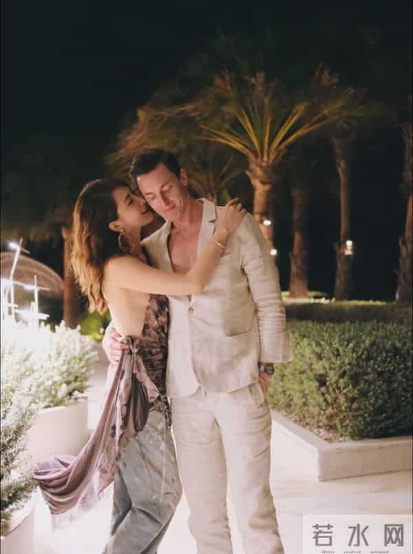 陈赫前妻沙特过39岁生日，许婧和老公漫步秀身材，男方185有胸肌