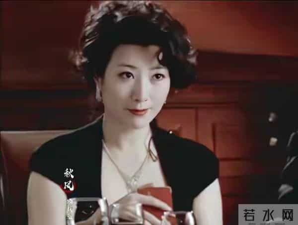 王静绝对是国内女演员中最媚最有气质的，有一种特有的高贵气质