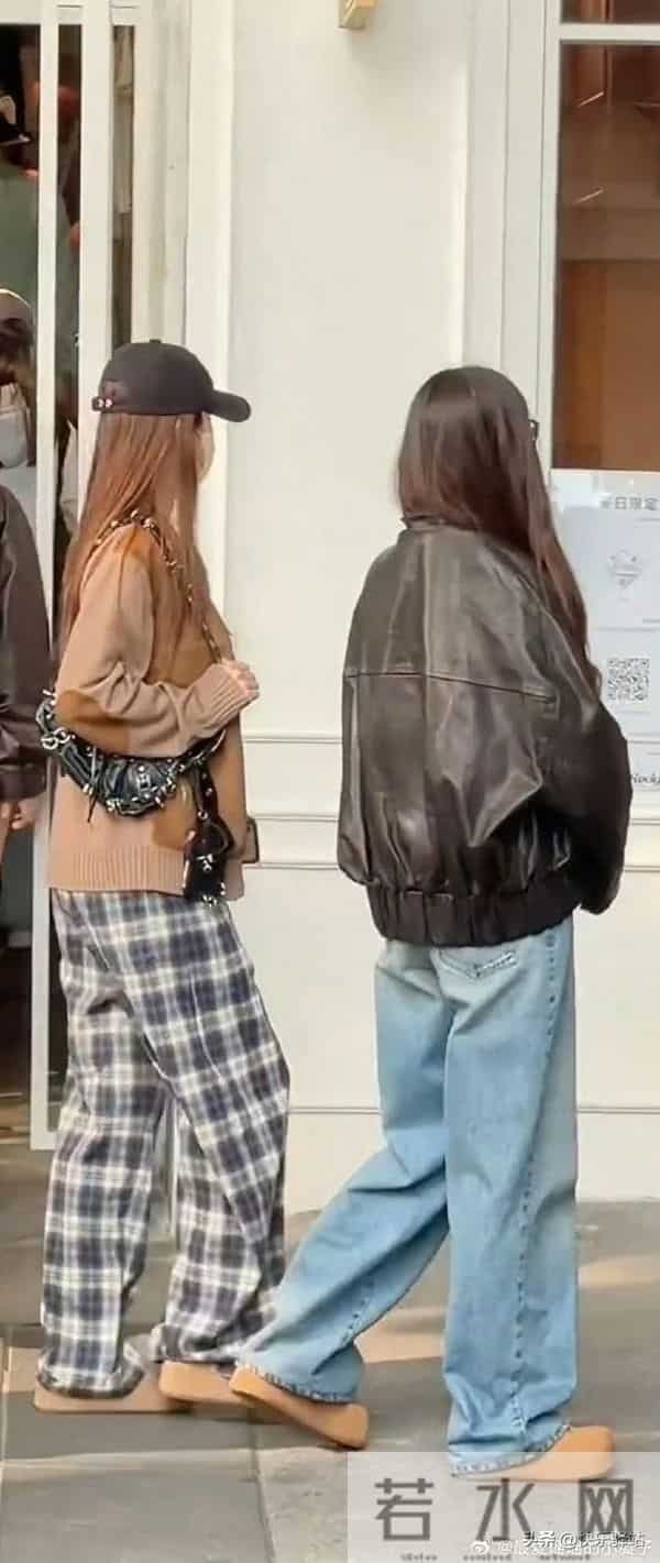 baby在上海路边摊吃饭 吃到忘情还舔手指 用手擦嘴擦脸 毫无星味