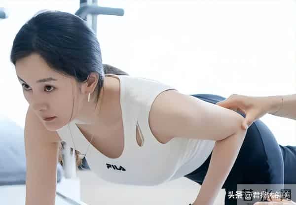 杨幂的腿，倪妮的臀，宋轶的腰，85花的好身材终于藏不住了