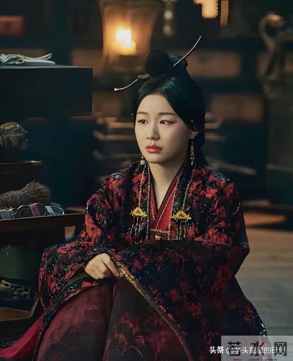 陪玩过夜只是冰山一角,王家卫录音曝潜规则,唐嫣、金靖也遭殃