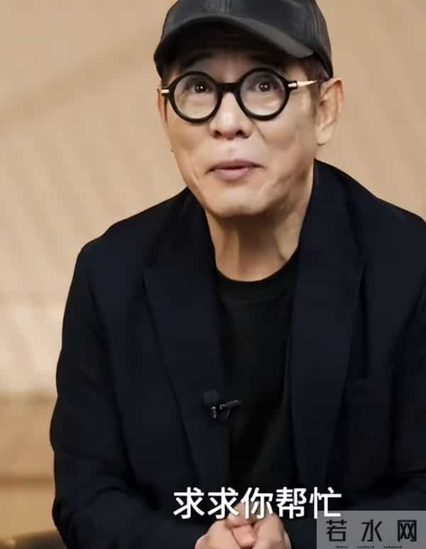 62岁李连杰豪宅游泳，脱光上衣自证清白，大腹便便并无刀疤