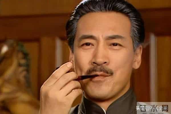 曾经红极一时，如今为养家糊口沦落到景区卖艺，这4位明星太可惜