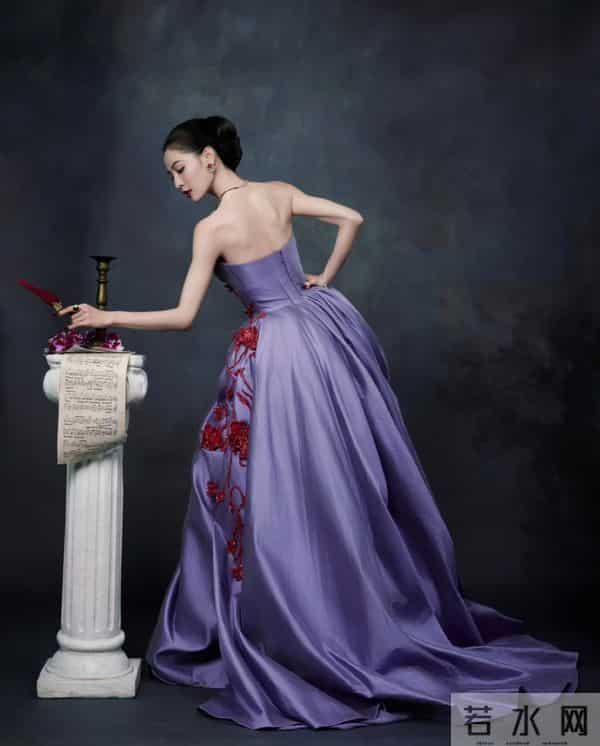 陈可辛吴君如19岁女儿参加巴黎名媛舞会，张艺谋女儿等人也参加过