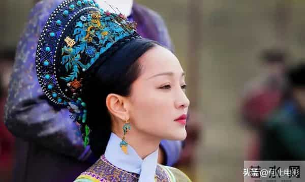 周迅怎么老成这样？才50岁就头发花白瘪嘴模样，无儿无女成遗憾