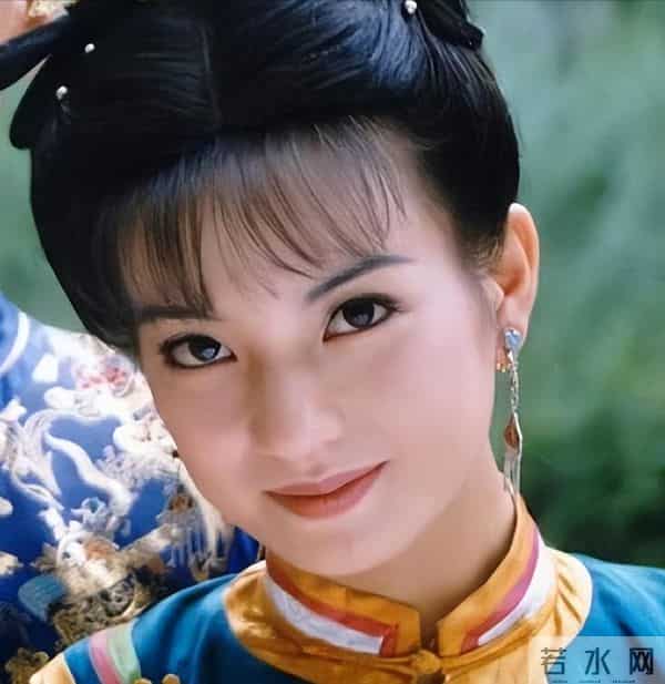 面相又变了!49岁赵薇近照曝光,婚礼上用心打扮,却走不了回头路