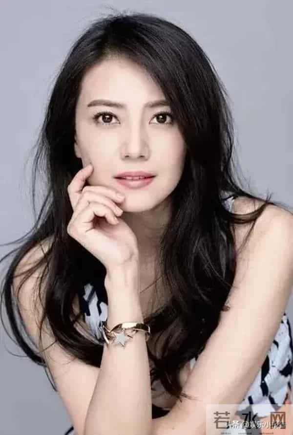 高圆圆日渐丰腴了，毕竟年龄大了