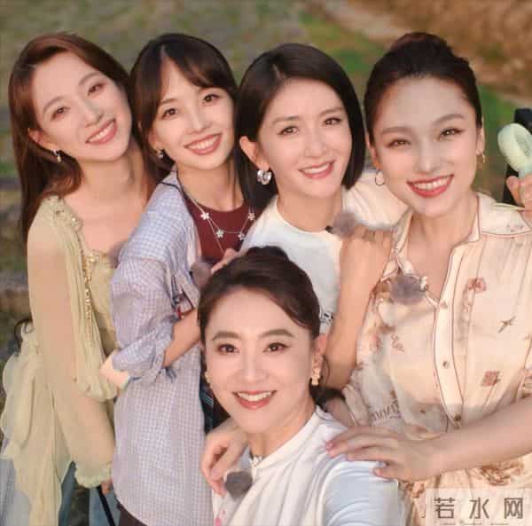 官媒接连发文，高调官宣44岁谢娜喜讯，全网恭喜，终于等到这一天