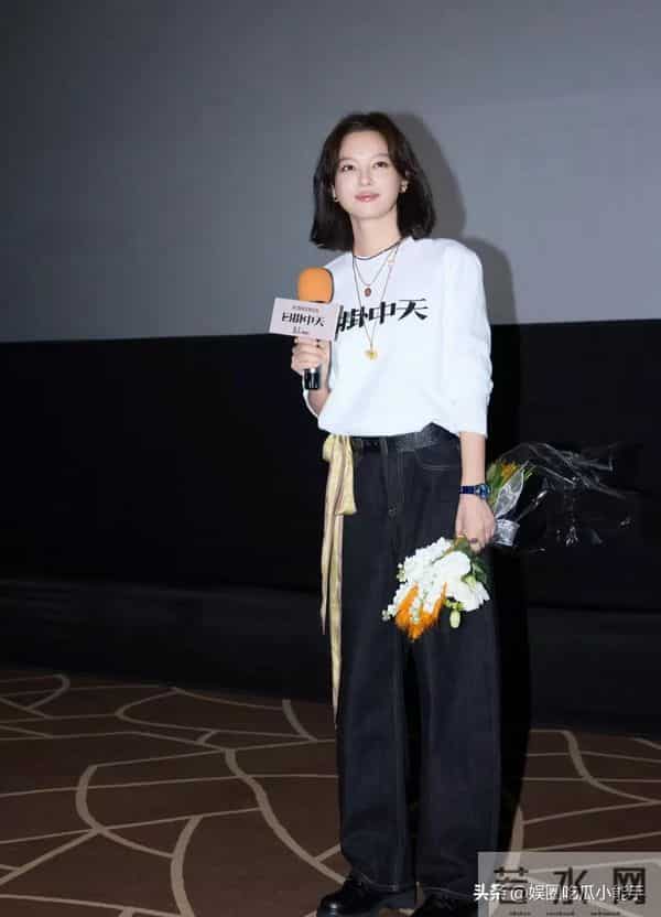 辛芷蕾路演穿搭分享，戴老铺的金葫芦项链穿香奈儿外套，优雅大气