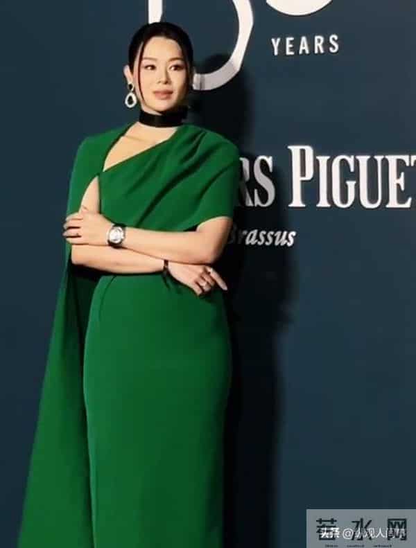 上海红毯：惠英红脸肿胀，蒋欣头包脸骨相绝，胡杏儿斜刘海显老