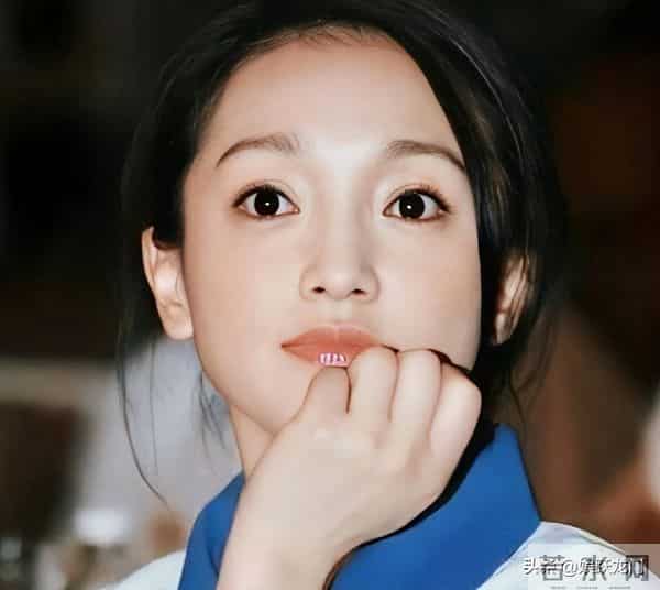 年过50岁的周迅一头白发，无儿无女成为了这辈子最大的遗憾！