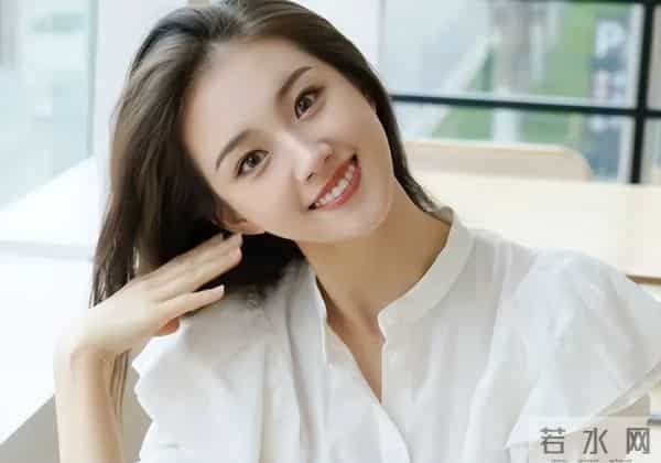 横店这一夜,珠圆玉润的短剧女神郭宇欣,秒了内娱一堆“排骨精”