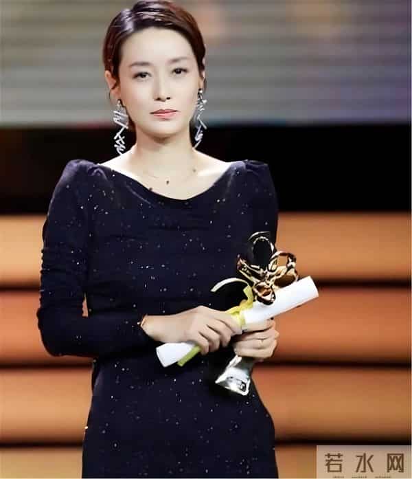 官媒发文，高调官宣49岁马伊琍喜讯，全网恭喜，终于等到这一天