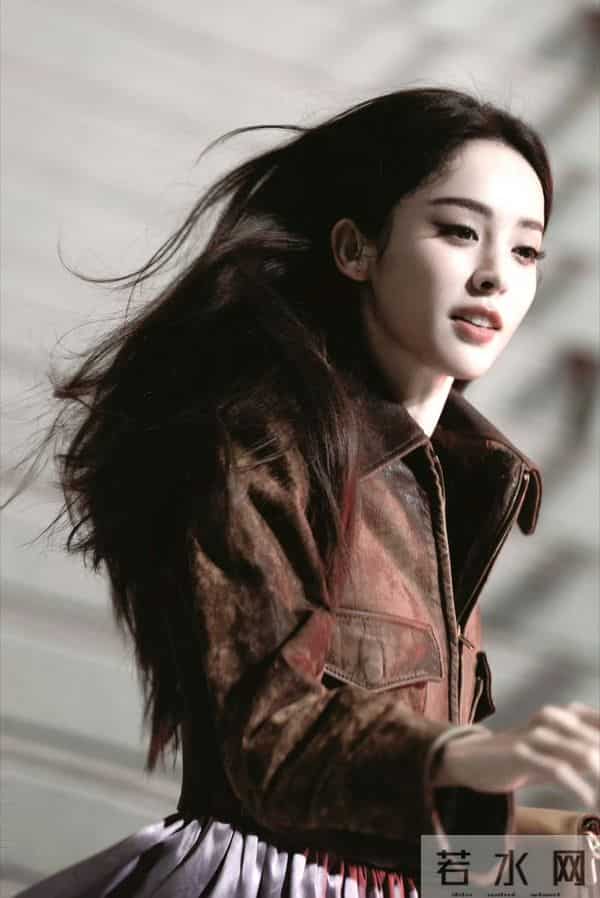 娜扎短款小皮衣，美的不可方物