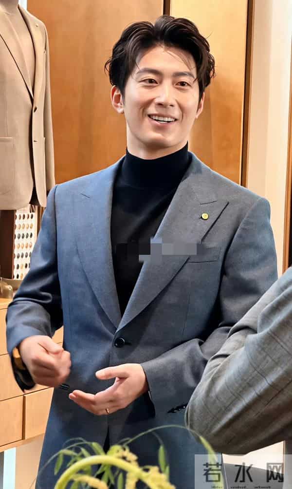 窦骁被传婚变后首次现身,面部浮肿憔悴,无名指还戴着婚戒