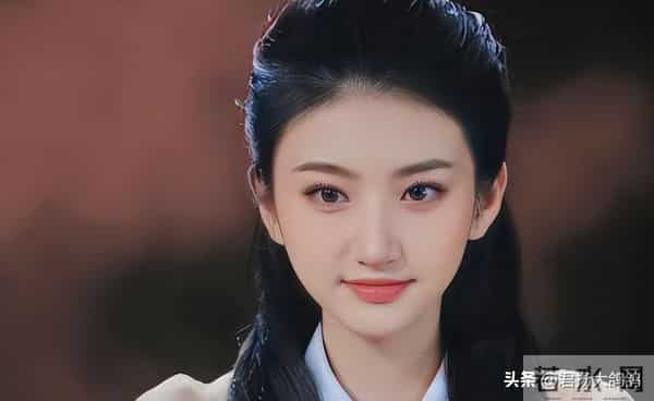 杨幂的腿，倪妮的臀，宋轶的腰，85花的好身材终于藏不住了