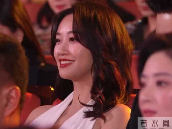 微博视界,蒋欣坐第二排C位,马伊琍靠边,多年女主角比不过配角