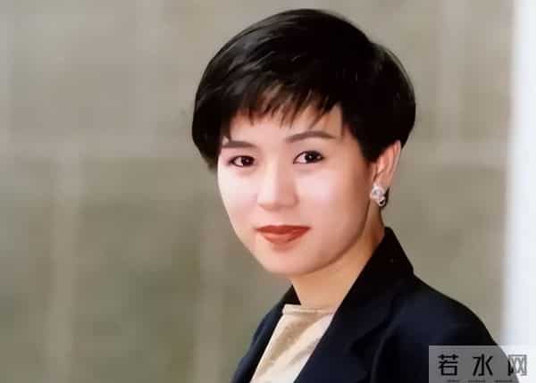 周星驰，最放不下的不是朱茵，也不是莫文蔚，而是嫁给别人的她