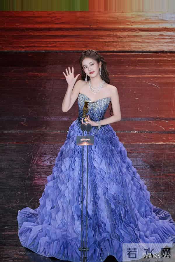 哇塞！白鹿的身材超有料性感迷人瘦而不柴、天使的容颜魔鬼的身材