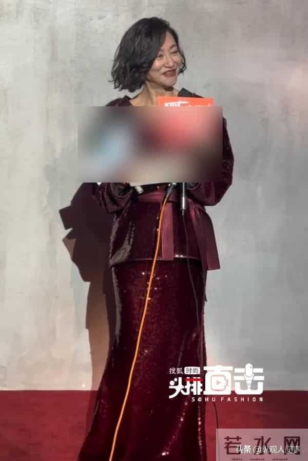 上海红毯：惠英红脸肿胀，蒋欣头包脸骨相绝，胡杏儿斜刘海显老