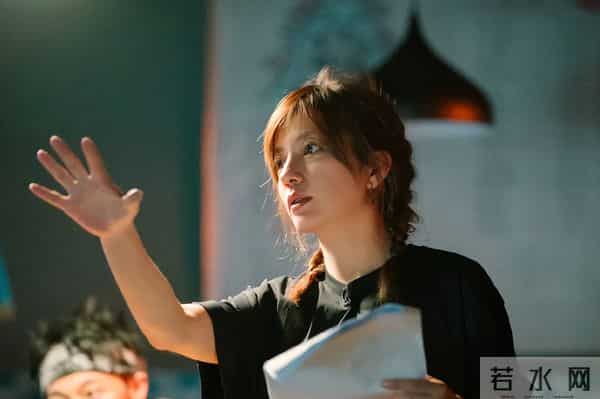 落地的凤凰不如鸡?消失四年后,赵薇终是为自己的“选择”买了单