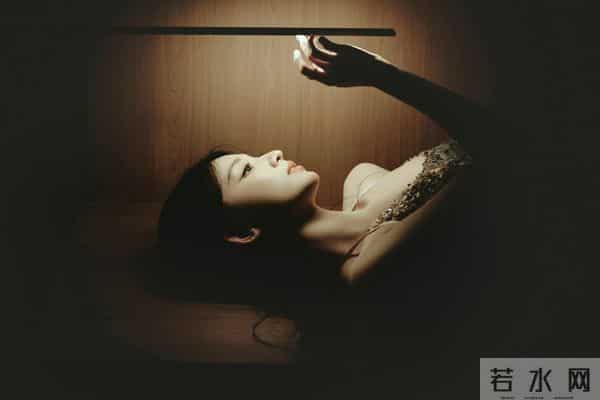 王楚然海边假日写真，这身材也太性感了！