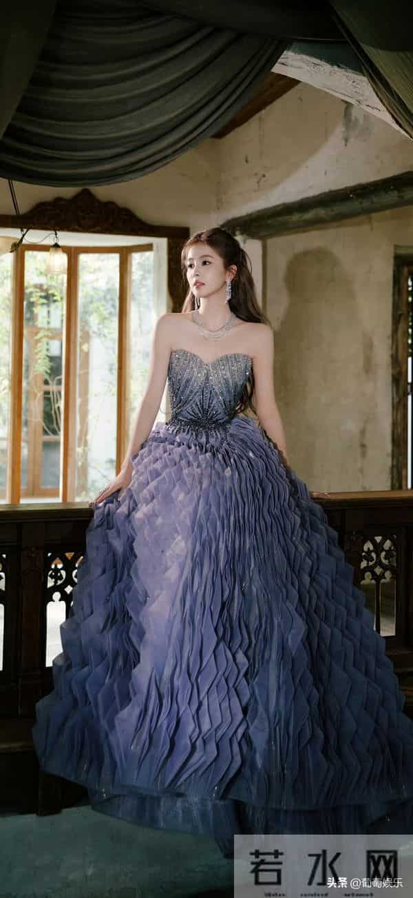 白鹿&杨幂 微博视界大会红毯造型太美了