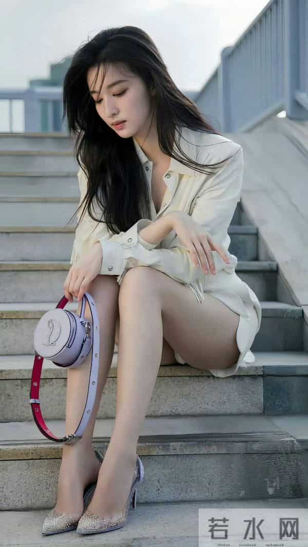 王楚然 美腿修长 透明高跟露出脚趾缝