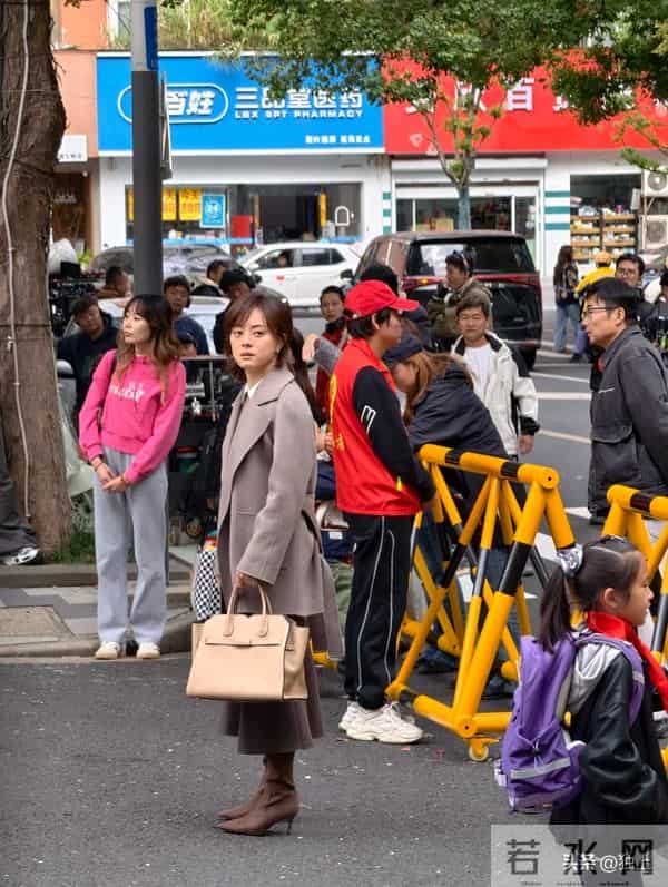 孙俪拍戏路透被疯传，眼球明显突出咬肌变大，终于懂她为何不医美