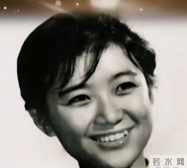 曾是央视第一美女，赴港生子离开央视舞台，如今远居美国不再露面