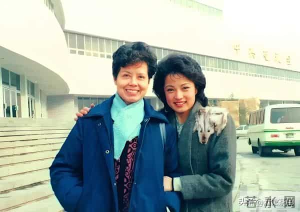 她是 “广东一枝花”，低调嫁揭阳富商育一子，儿媳也是著名主持人