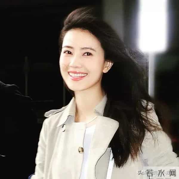 高圆圆日渐丰腴了，毕竟年龄大了