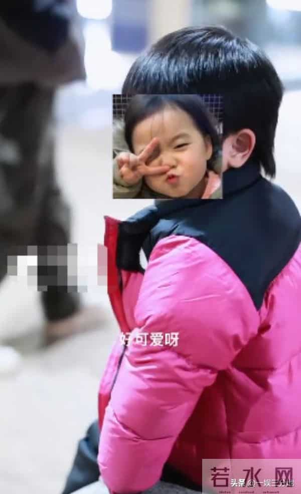 白百何一家回国,大儿子又黑又老,小儿子长相曝光眼小脸大不像她