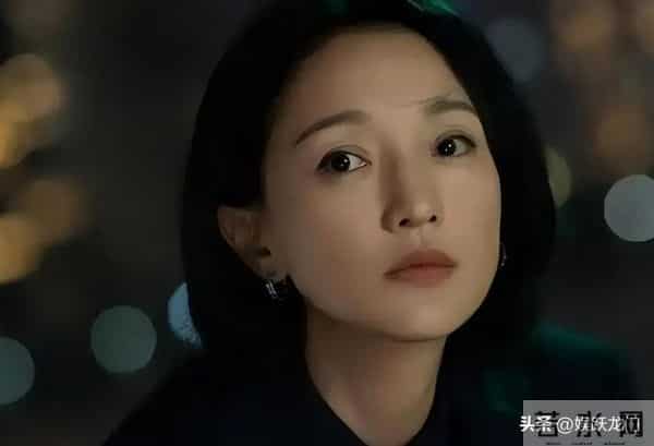 年过50岁的周迅一头白发，无儿无女成为了这辈子最大的遗憾！