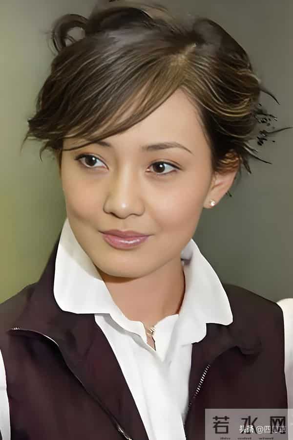 年轻时候的。牛莉