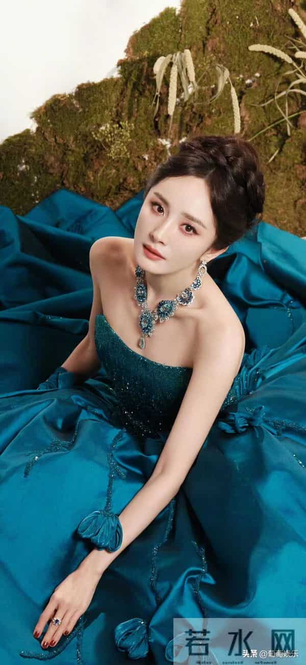 白鹿&杨幂 微博视界大会红毯造型太美了