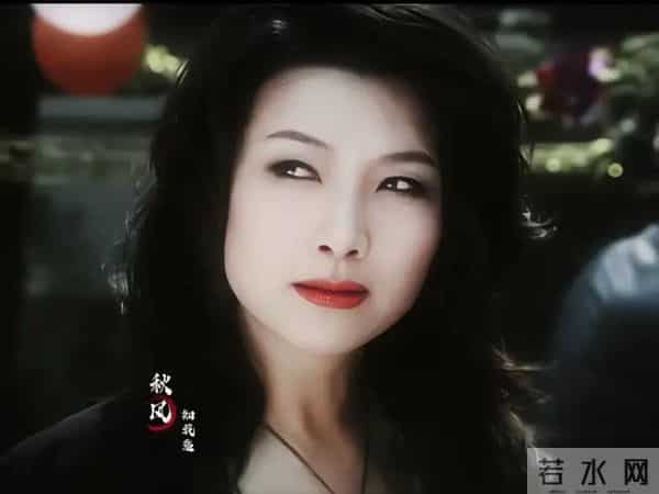 王静真是高大丰满的霸气御姐,独有的气质,丰韵犹存又明艳大气