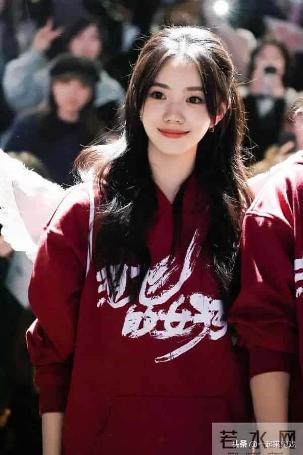 刘浩存绝美性感，气质封神惊艳瞬间