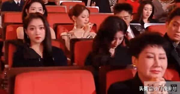 欧豪马思纯分手7年再同框，男方偷瞄女方怅然若失，网友呼吁复合