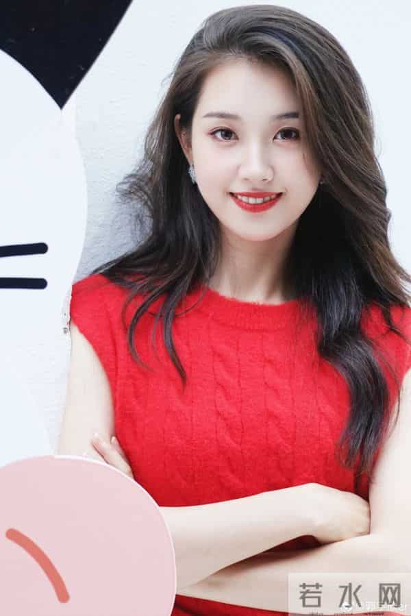 终于理解为什么叫她“短剧颜值天花板”了!温婉大方,素颜超级美