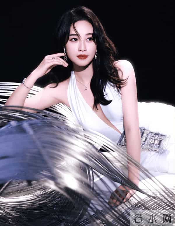 蓝盈莹发文回应和蔡文静撞衫：多么稀有的缘分