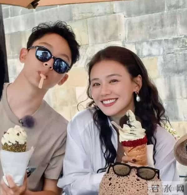 马思纯分手7年再同框，欧豪偷瞄表情微妙，网友呼吁：在一起！