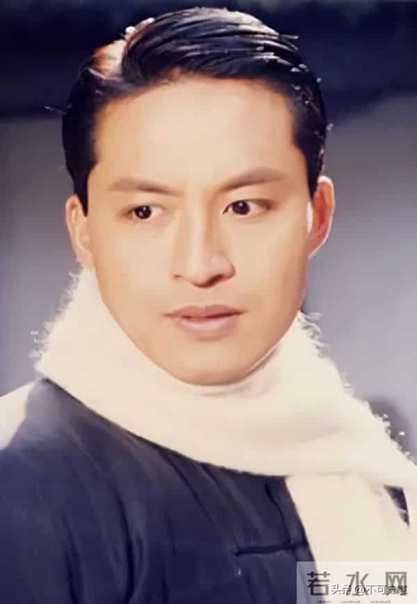 曾经红极一时，如今为养家糊口沦落到景区卖艺，这4位明星太可惜