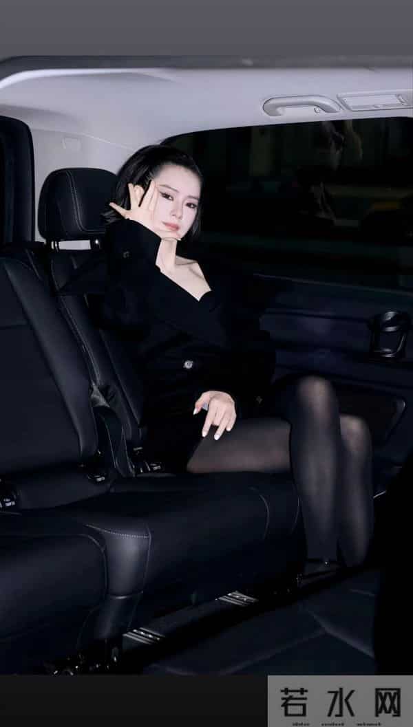 戚薇长腿合集，太吸睛了