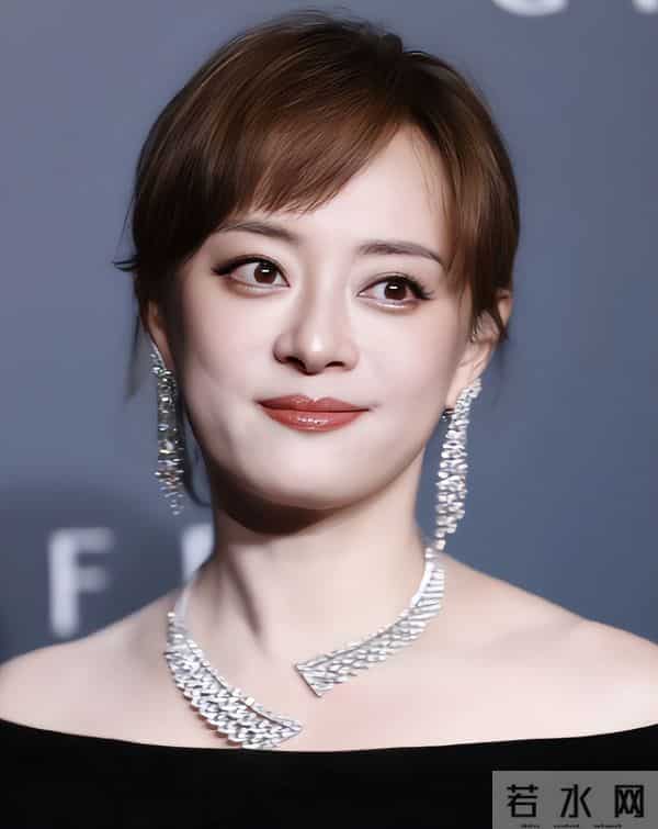 43岁孙俪街头被偶遇,打扮很知性很有女人味,身材真的很好