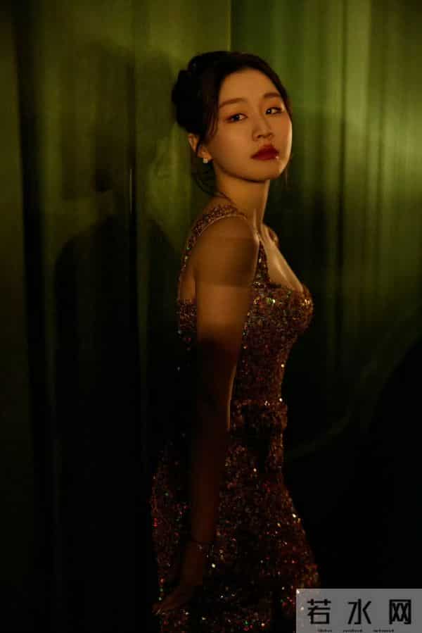 听了王家卫的录音文档，突然怀疑，张国荣的抑郁症不会和他有关吧