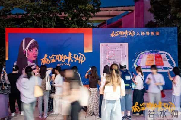 杨笠清空账号背后：顶流脱口秀演员的"体面退场"