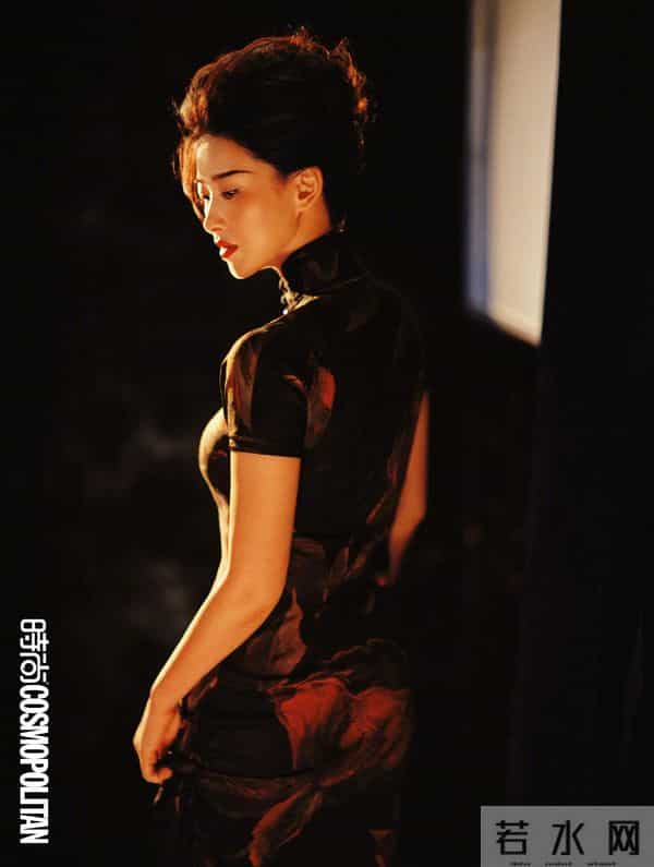 朱珠用全英文采访教翁青雅做人，41岁的她能力强，还是个好妈妈！