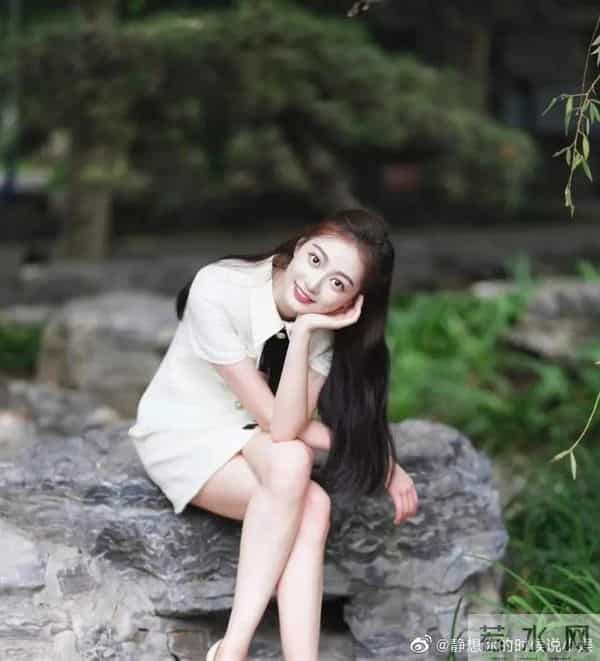 中传校花冯琳当主持人啦！不愧是最美领读员 这颜值不比明星差